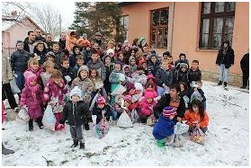 Ko deci bez roditelja donosi novogodišnje poklone?