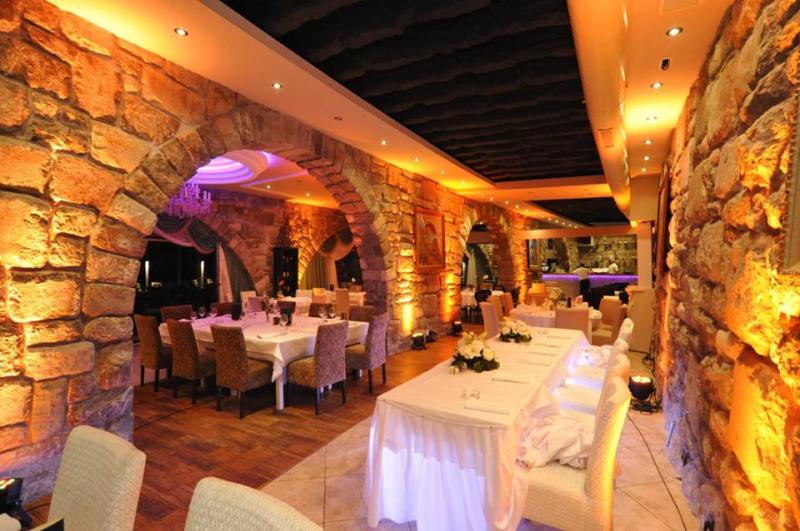 Uživajte u prekrasnoj letnjoj bašti Restorana Topčiderska Noć