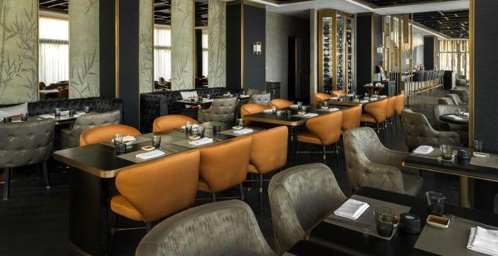 hotel hitlon sky lounge bar nova godina
